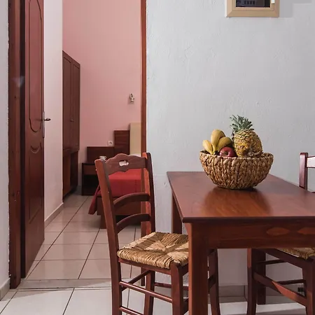 Ariadni Palace מלון דירות 2*