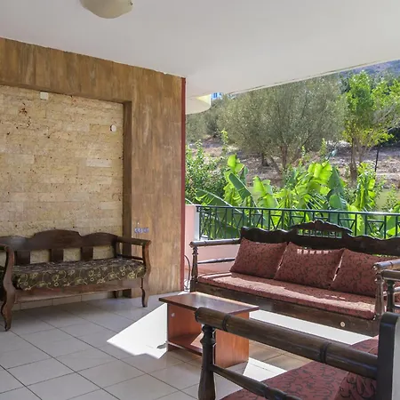 Ariadni Palace מלון דירות 2*