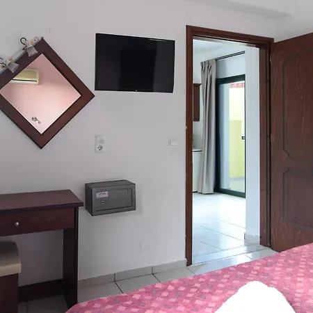 מלון דירות Ariadni Palace 2*