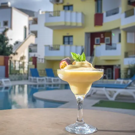 Ariadni Palace 公寓式酒店 3*